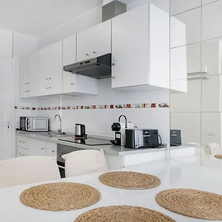 דירה Gabrielle Apartment, אדחה