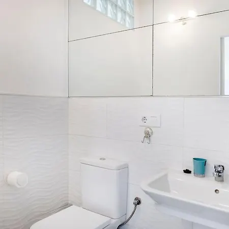 דירה Gabrielle Apartment, אדחה
